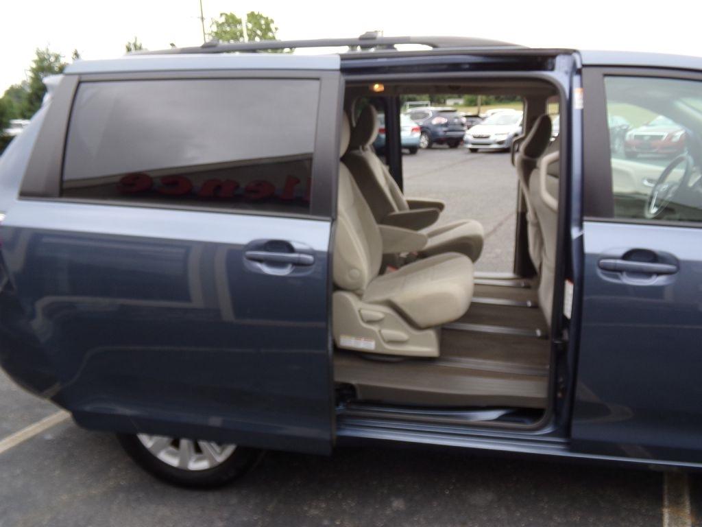 Toyota Sienna  2016