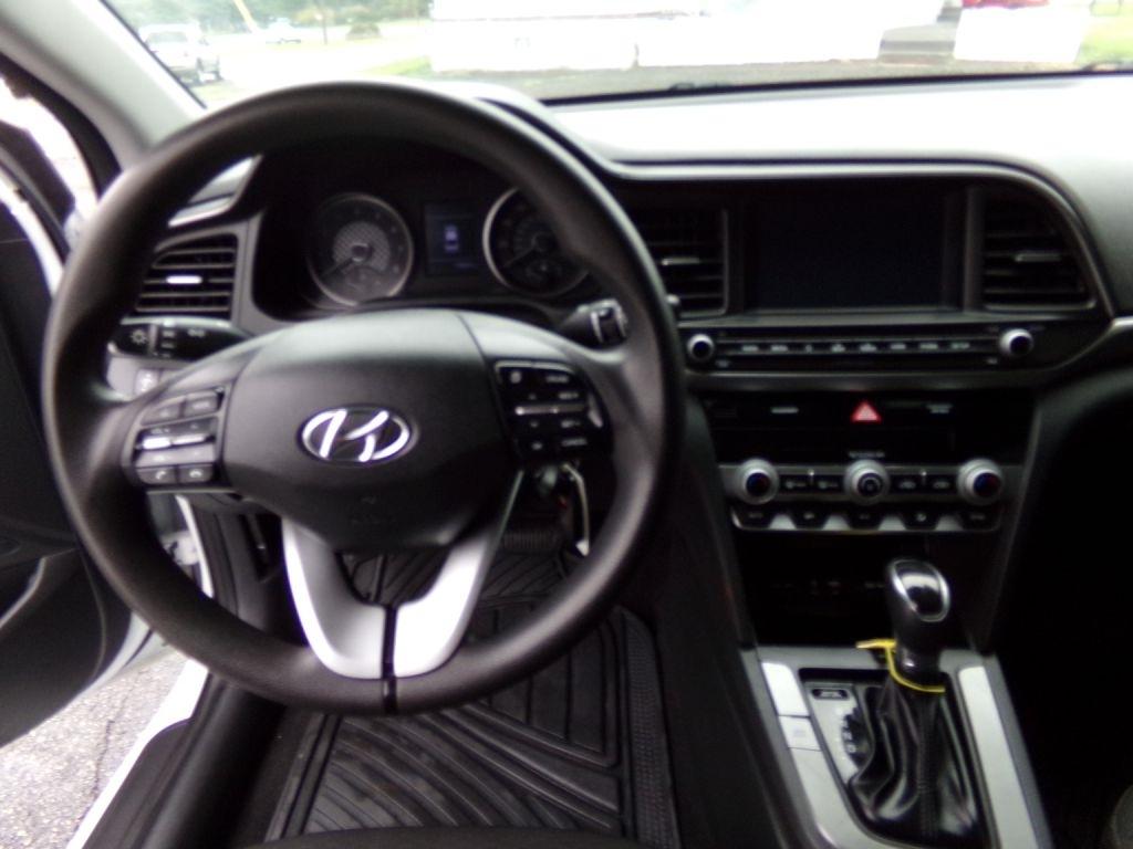 Hyundai Elantra  2020