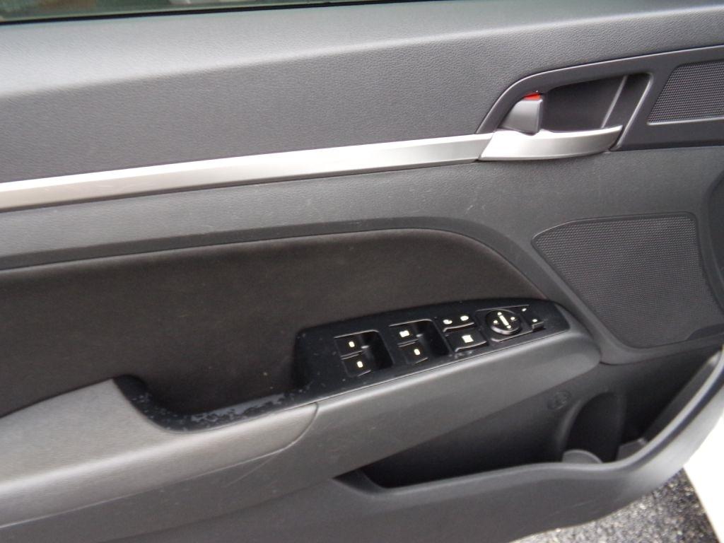 Hyundai Elantra  2020