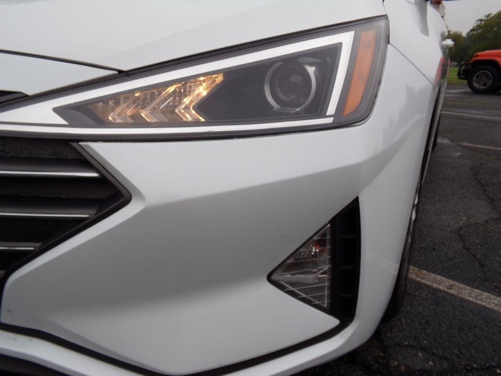 Hyundai Elantra  2020