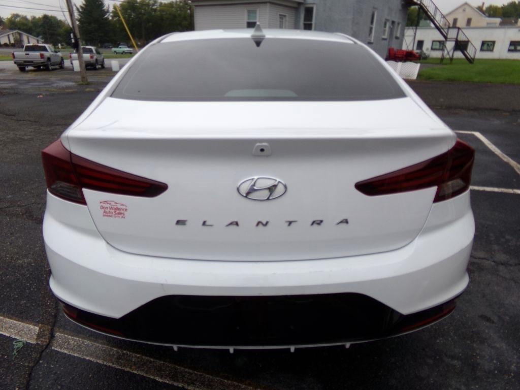 Hyundai Elantra  2020