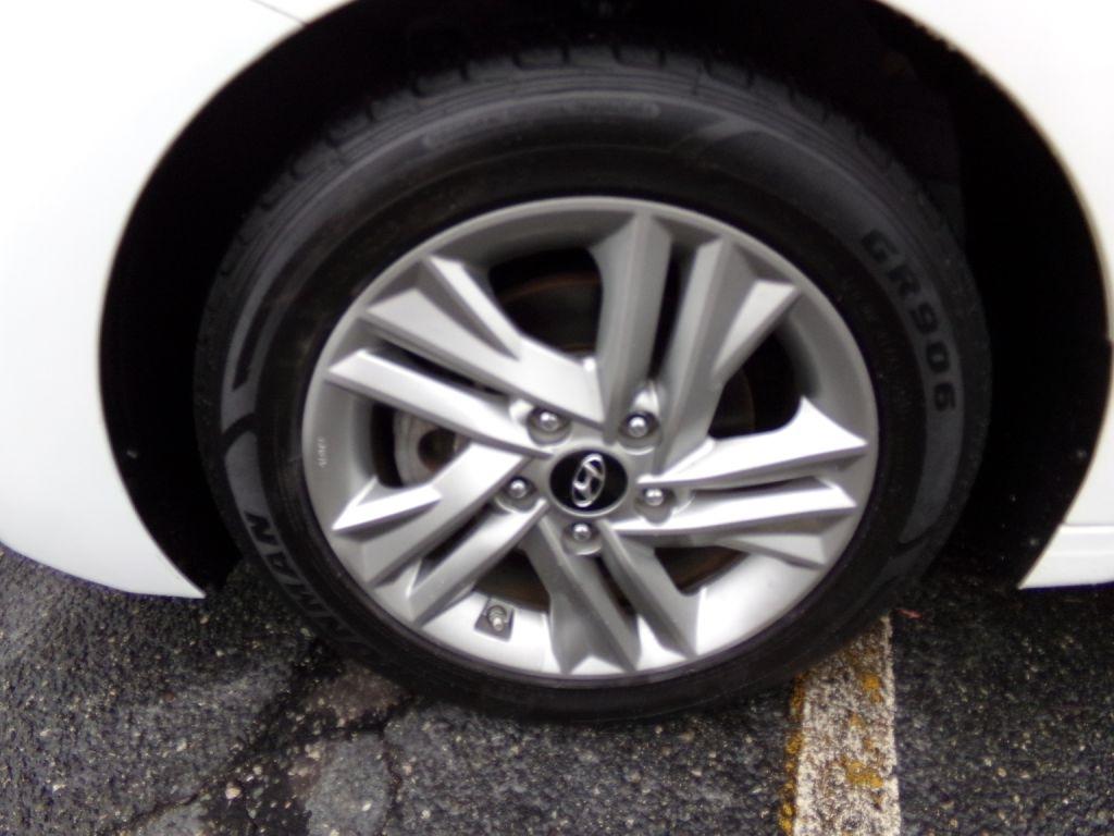 Hyundai Elantra  2020