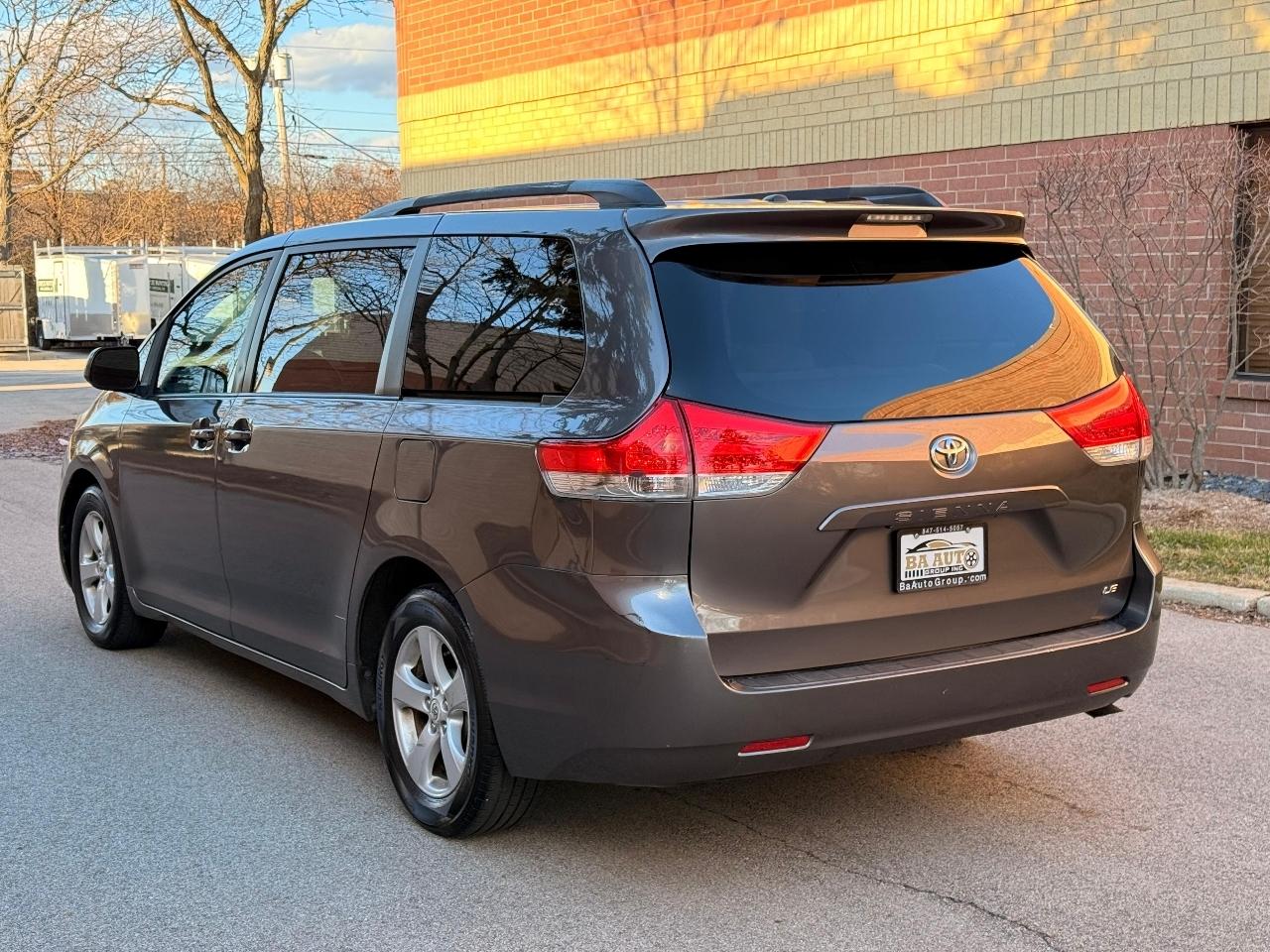 Toyota Sienna LE FWD 8-Passenger V6 2012