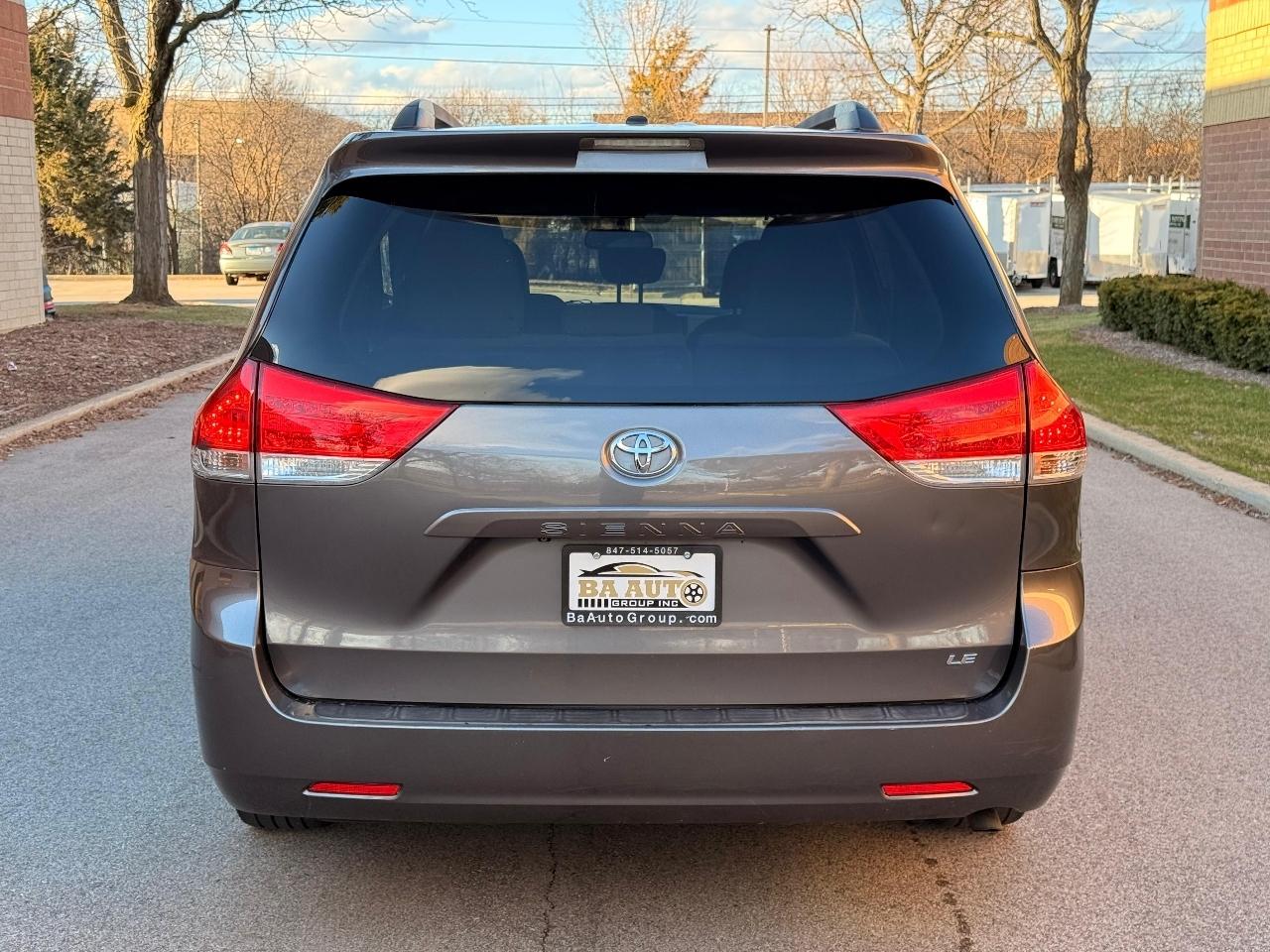 Toyota Sienna LE FWD 8-Passenger V6 2012