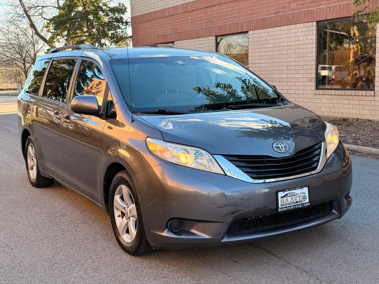 Toyota Sienna LE FWD 8-Passenger V6 2012