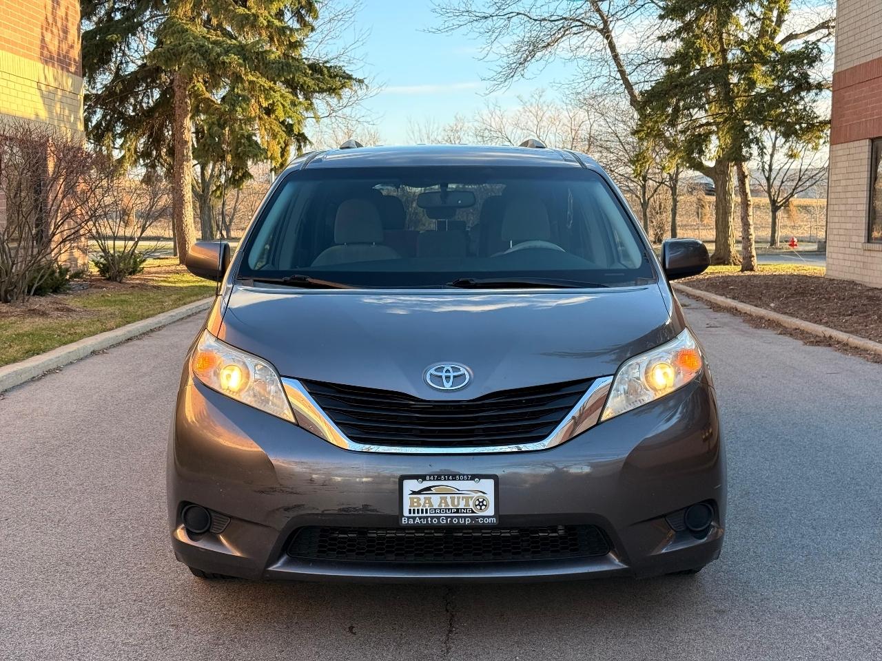 Toyota Sienna LE FWD 8-Passenger V6 2012