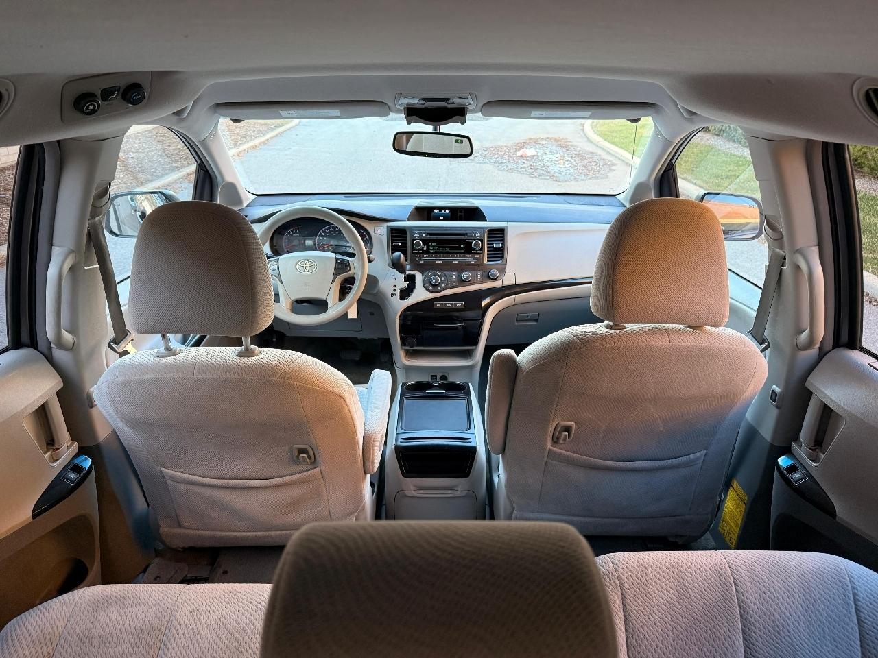 Toyota Sienna LE FWD 8-Passenger V6 2012
