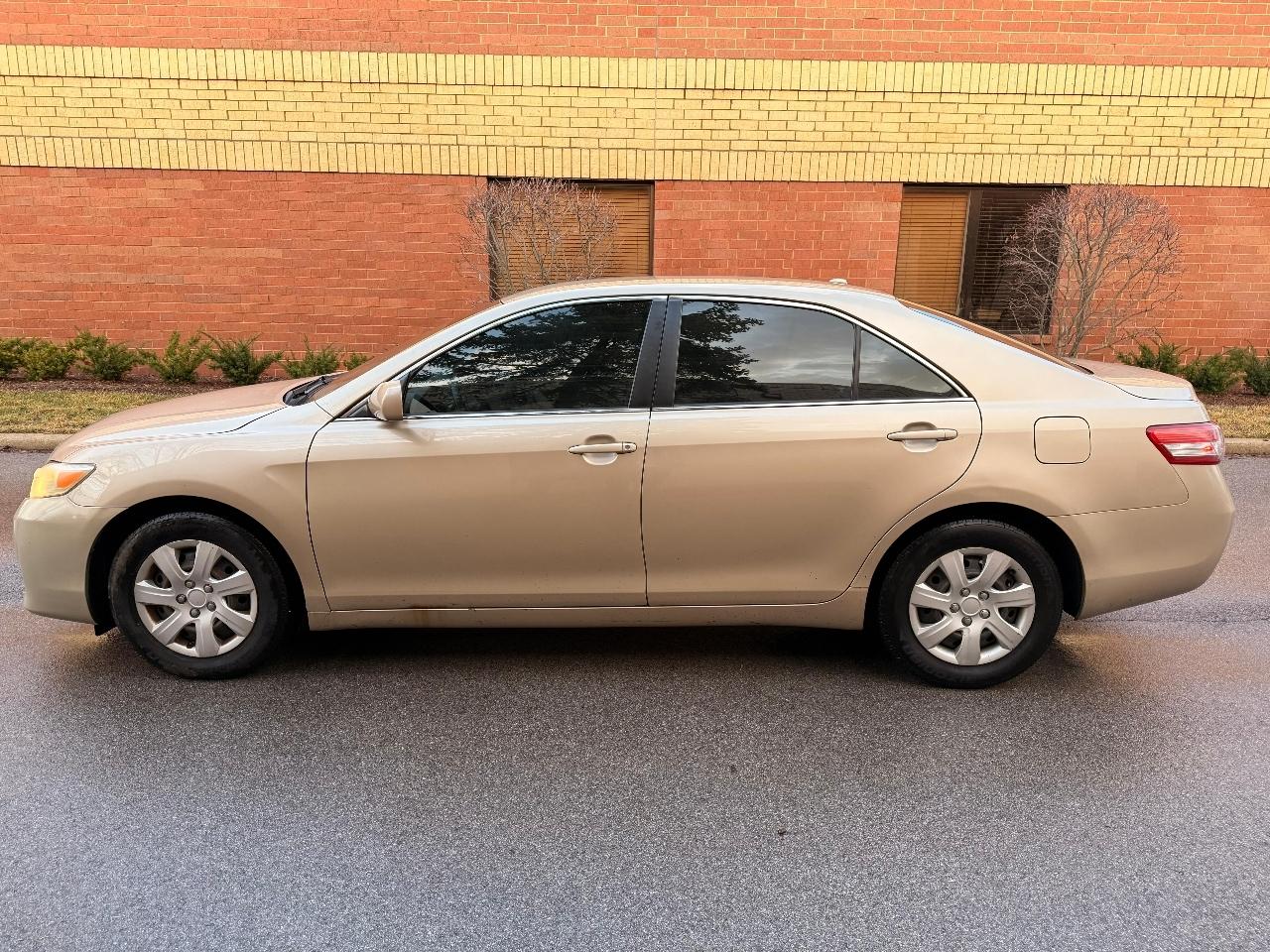 Toyota Camry SE 6-Spd MT 2010