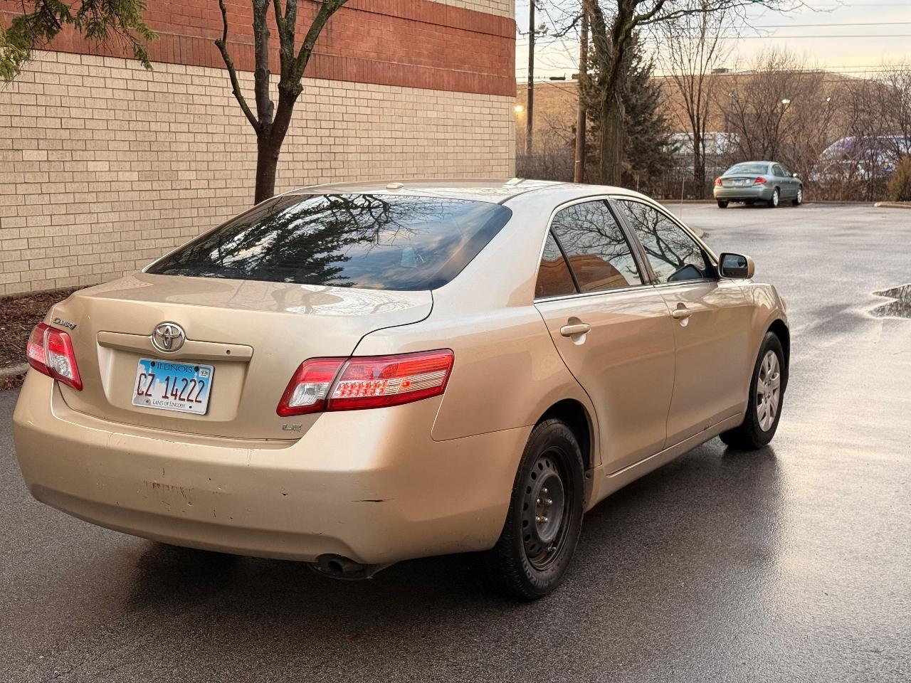 Toyota Camry SE 6-Spd MT 2010