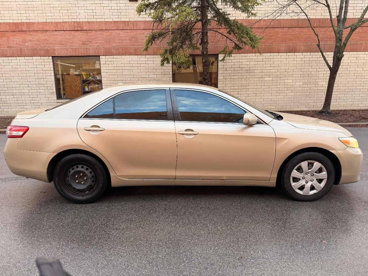 Toyota Camry SE 6-Spd MT 2010