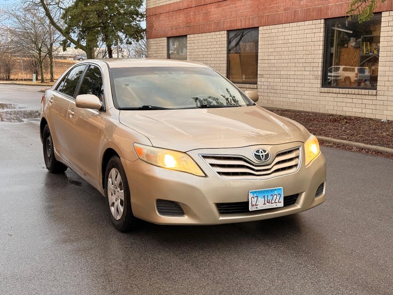 Toyota Camry SE 6-Spd MT 2010