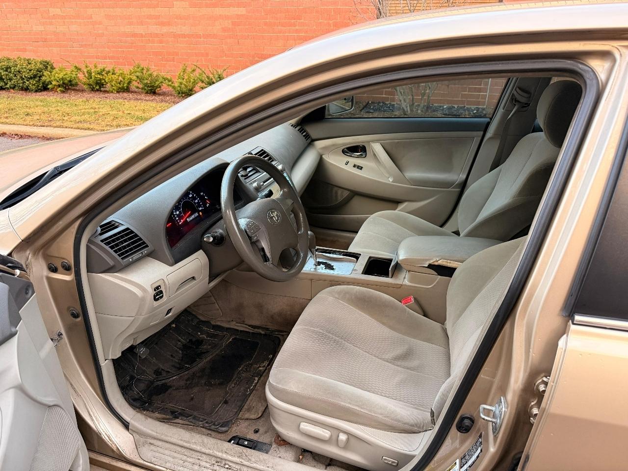 Toyota Camry SE 6-Spd MT 2010