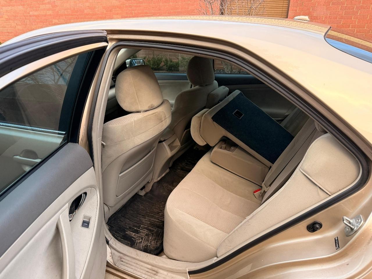 Toyota Camry SE 6-Spd MT 2010