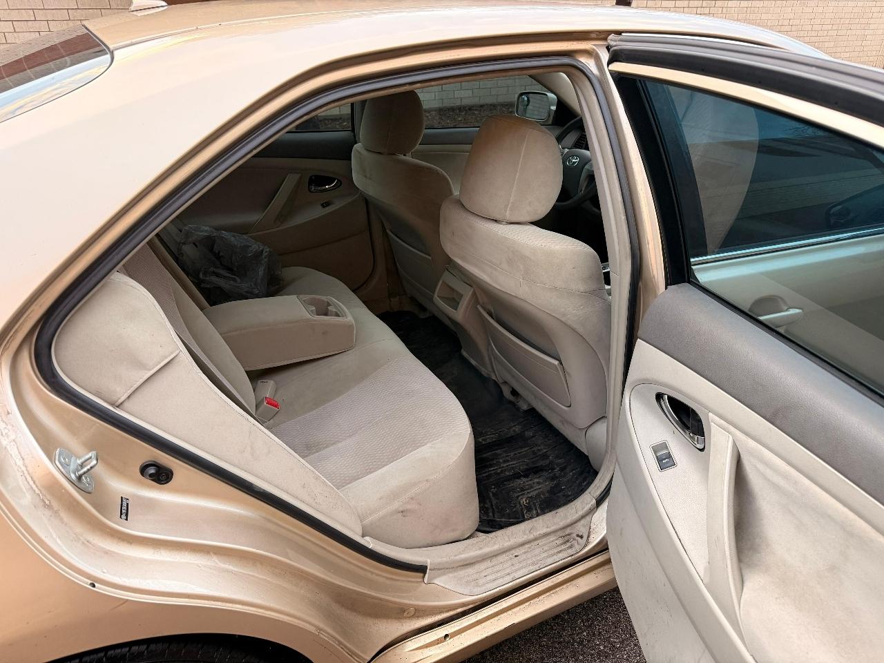 Toyota Camry SE 6-Spd MT 2010