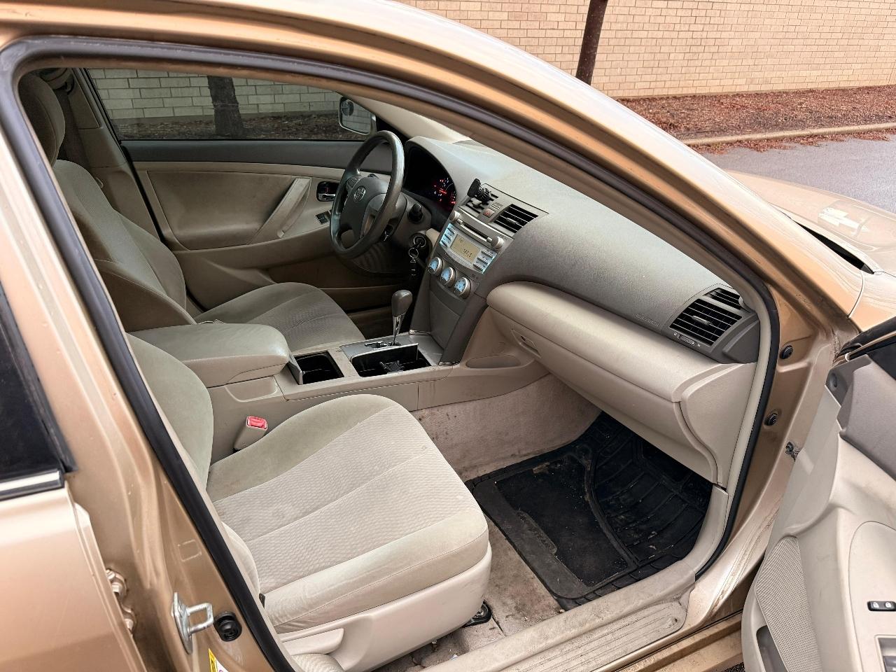 Toyota Camry SE 6-Spd MT 2010