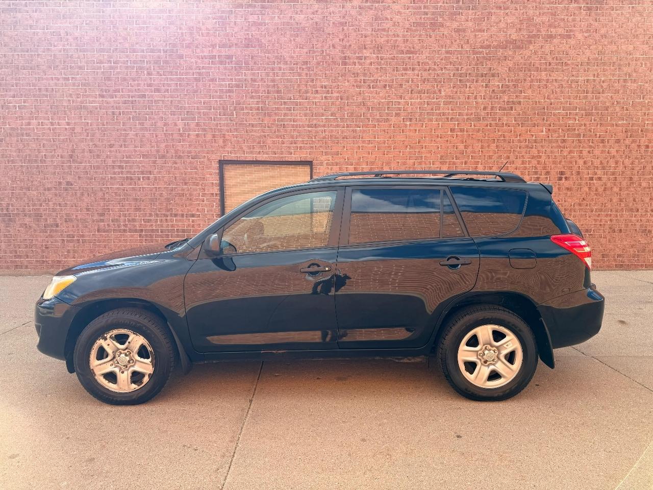 Toyota RAV4 Base I4 4WD 2011