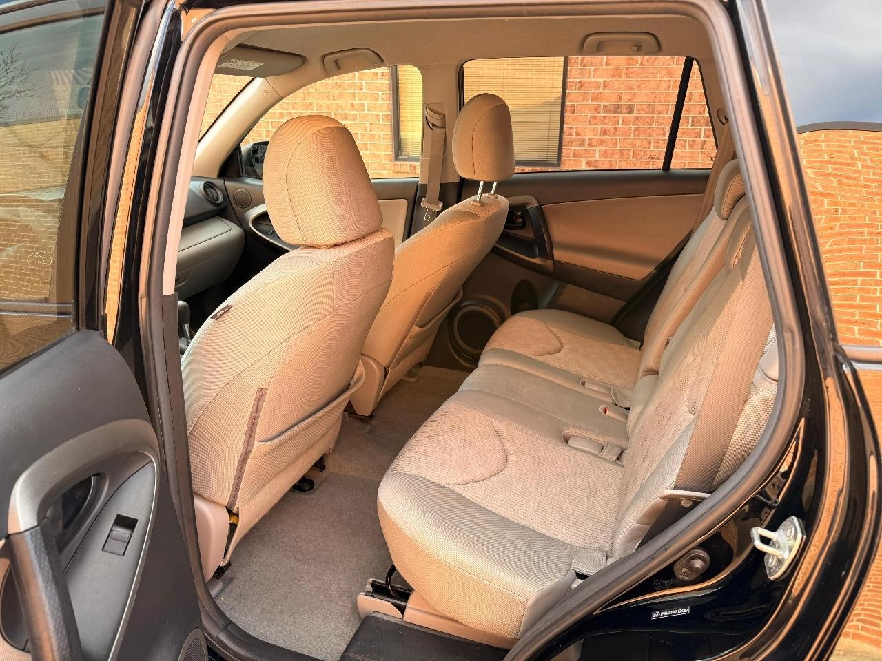 Toyota RAV4 Base I4 4WD 2011