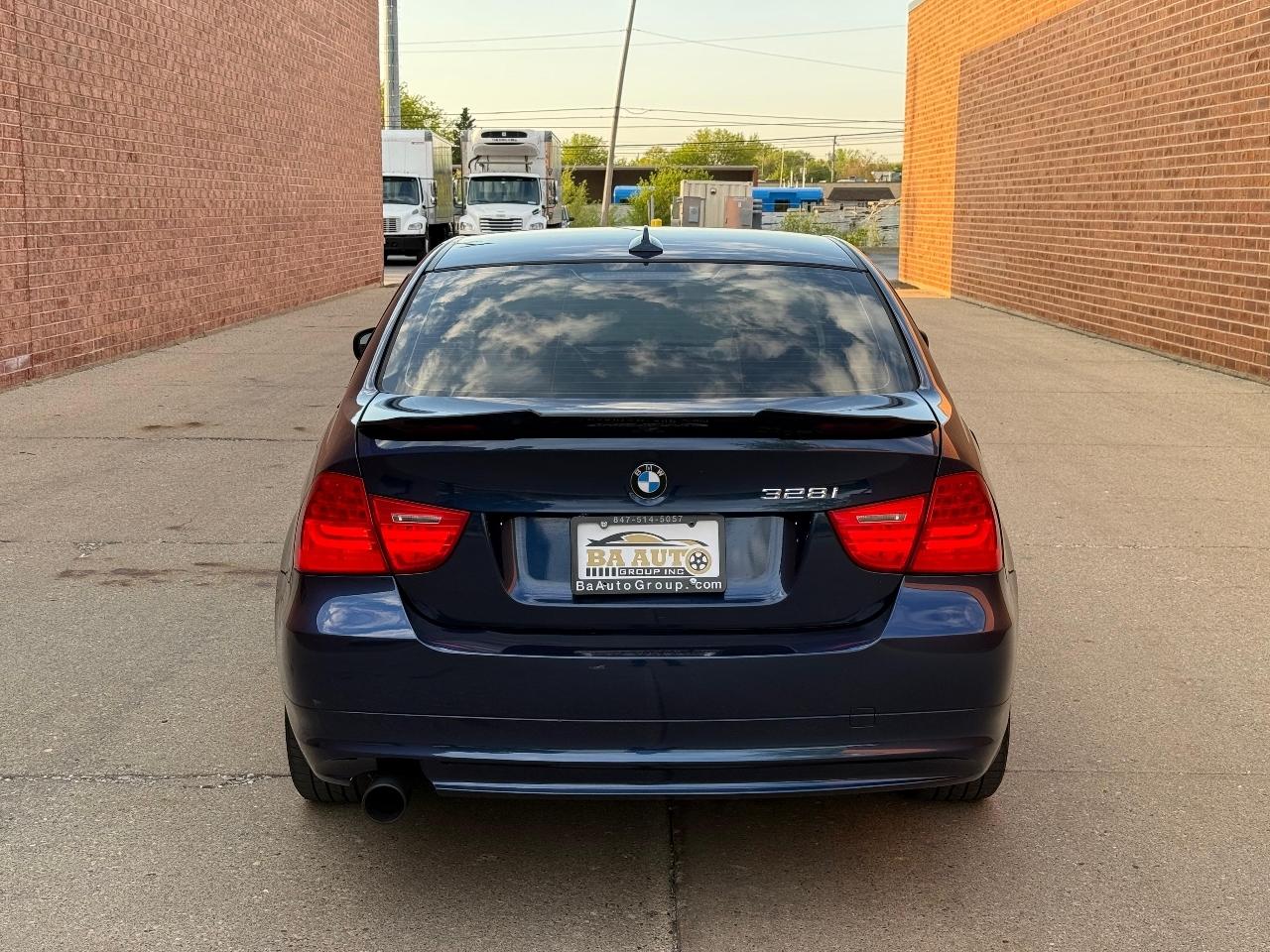 BMW 3-Series 328i xDrive SA 2011