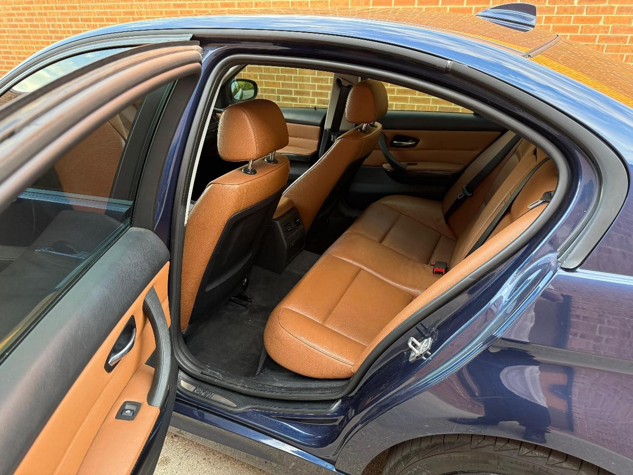 BMW 3-Series 328i xDrive SA 2011