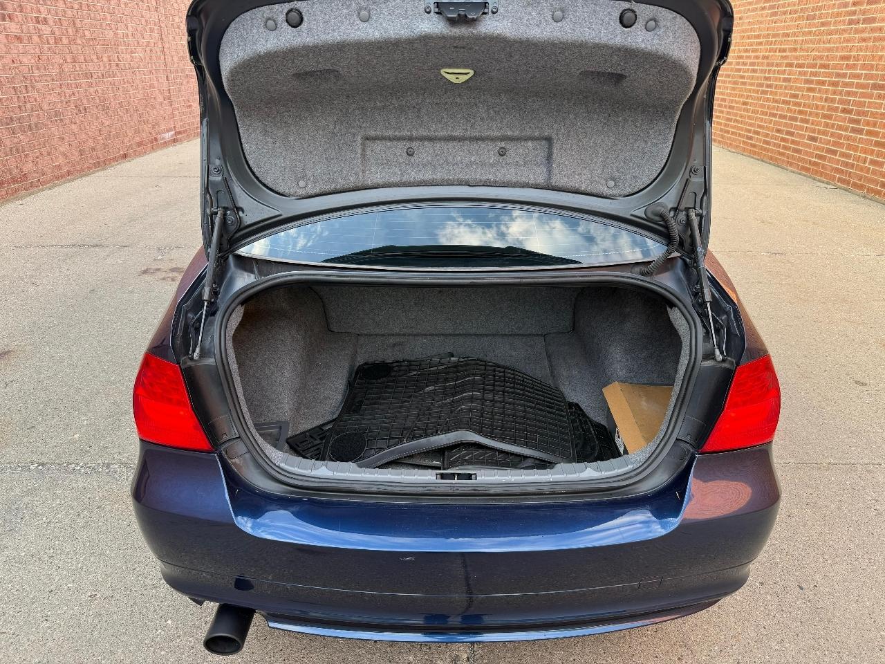 BMW 3-Series 328i xDrive SA 2011