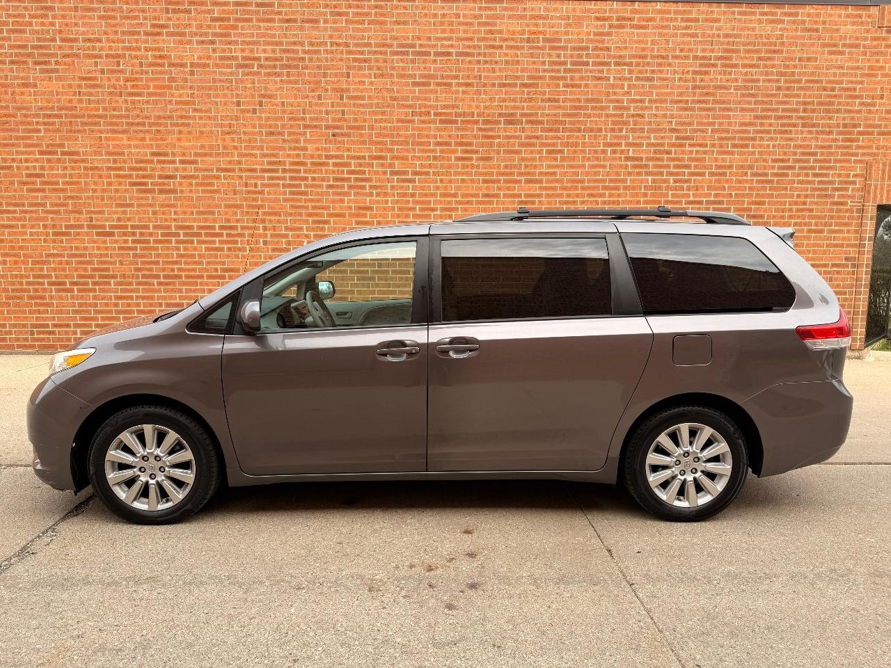 Toyota Sienna LE AWD 7-Passenger V6 2014