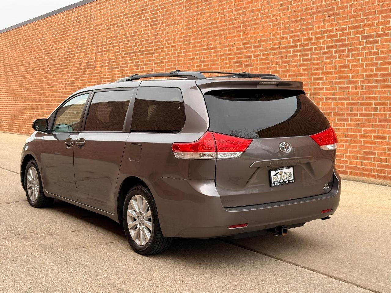 Toyota Sienna LE AWD 7-Passenger V6 2014