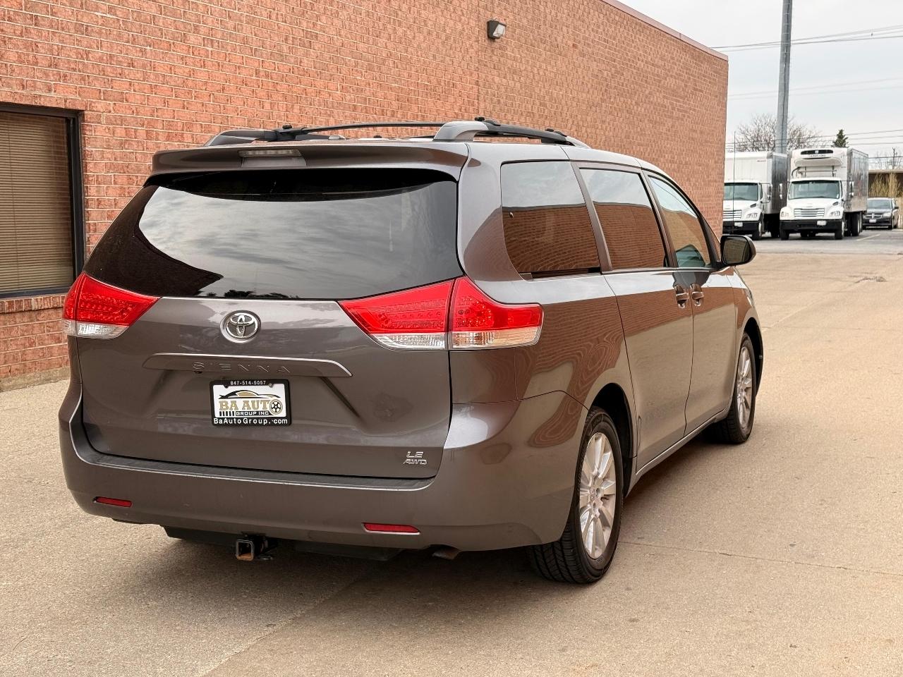 Toyota Sienna LE AWD 7-Passenger V6 2014