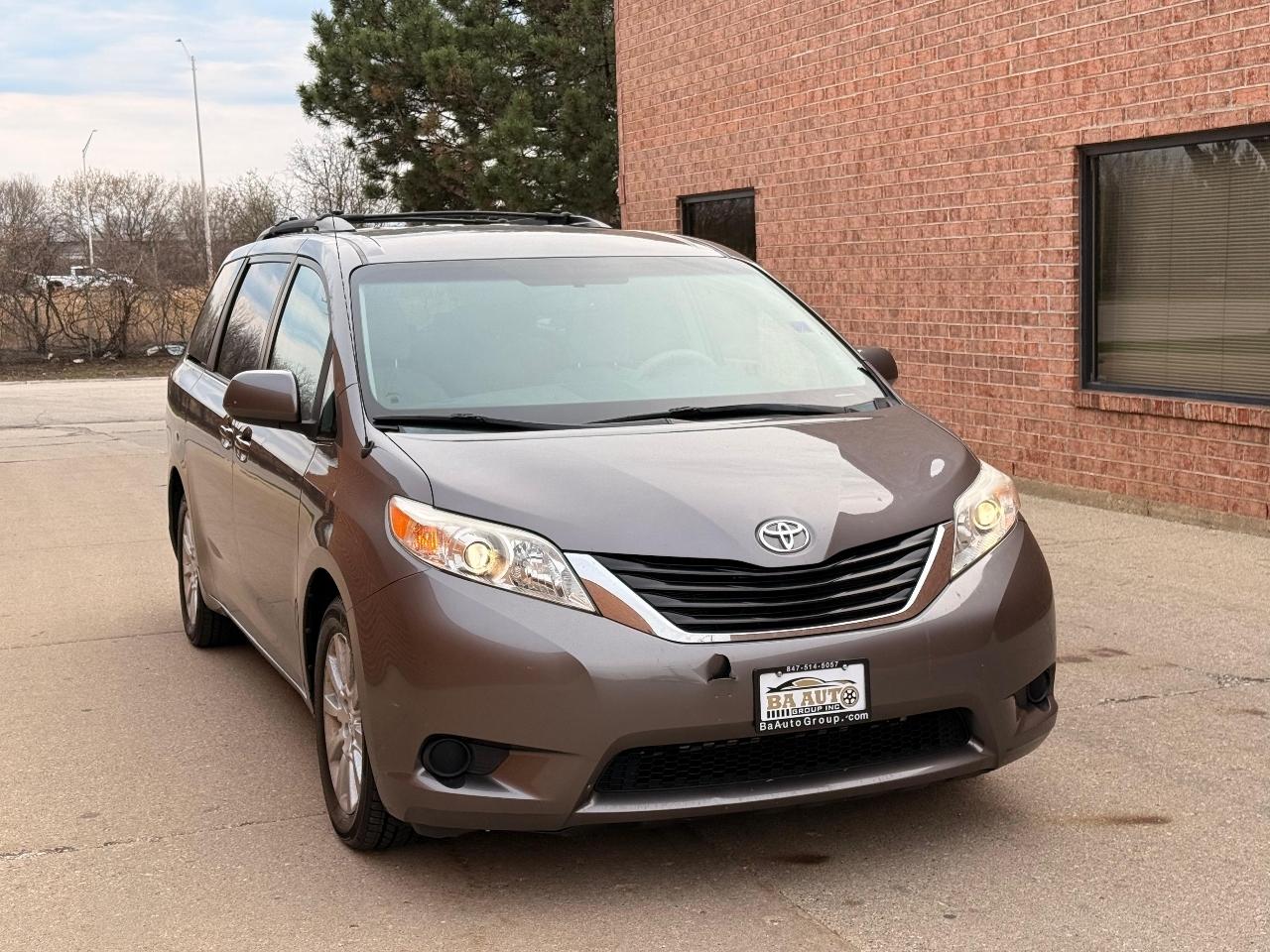 Toyota Sienna LE AWD 7-Passenger V6 2014
