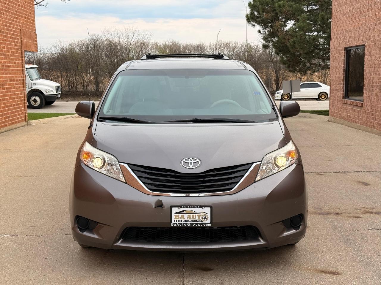 Toyota Sienna LE AWD 7-Passenger V6 2014