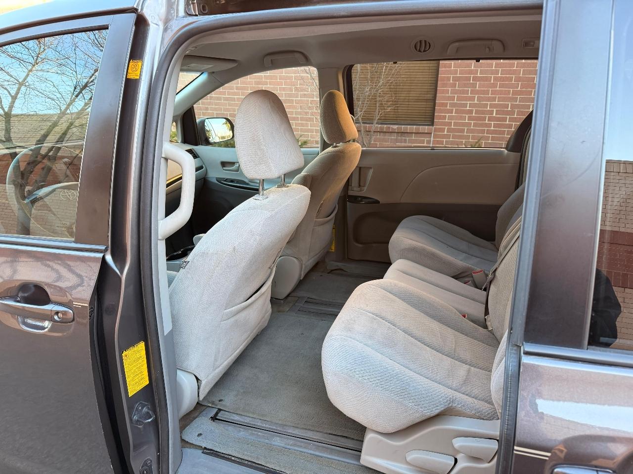 Toyota Sienna LE AWD 7-Passenger V6 2014