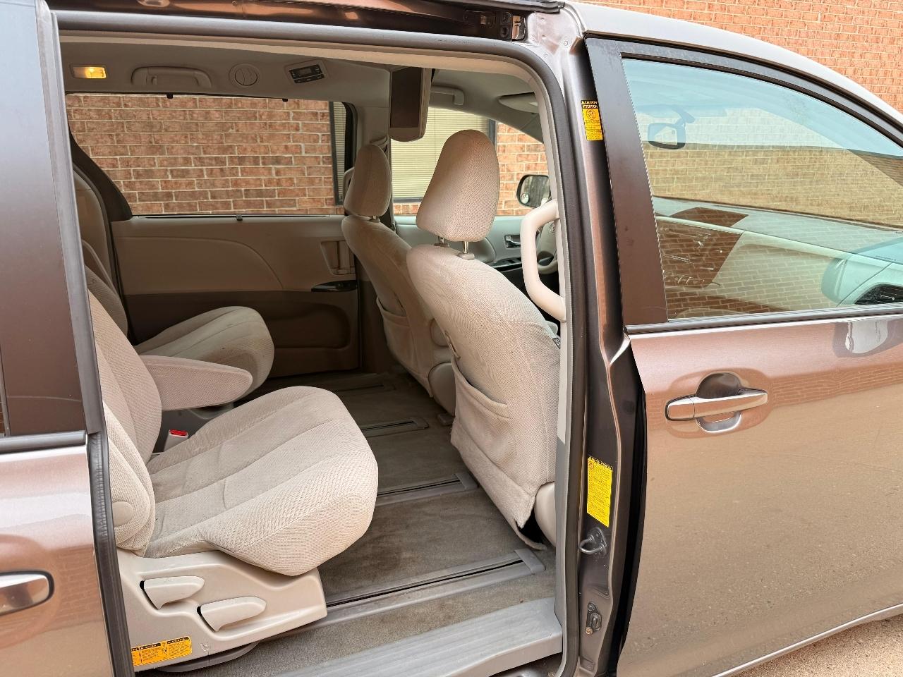 Toyota Sienna LE AWD 7-Passenger V6 2014