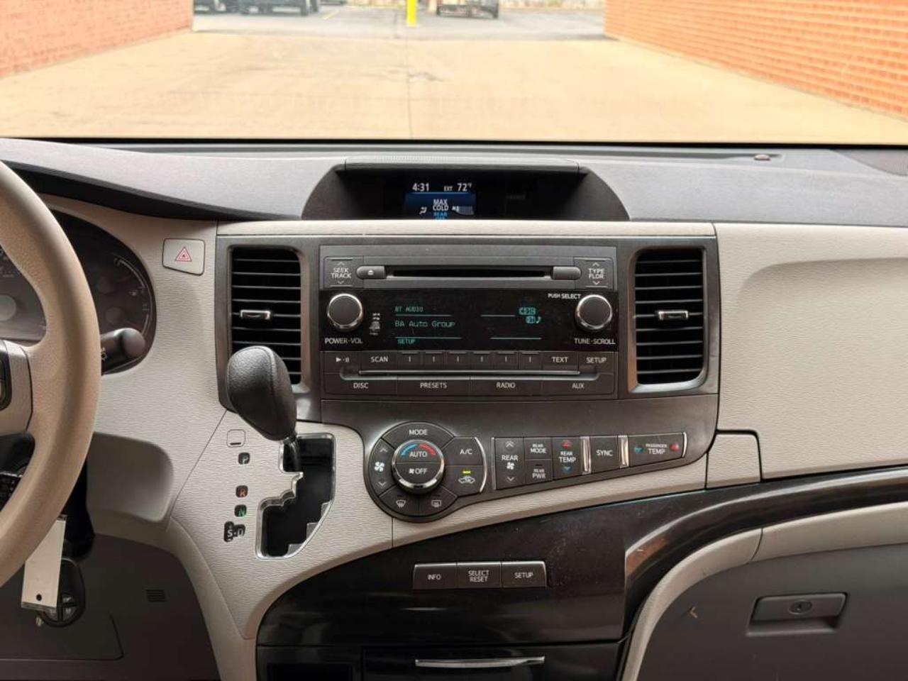 Toyota Sienna LE AWD 7-Passenger V6 2014