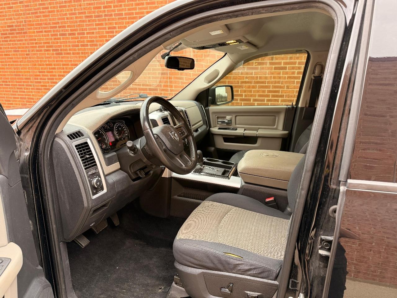 RAM 1500 SLT Crew Cab 4WD 2012