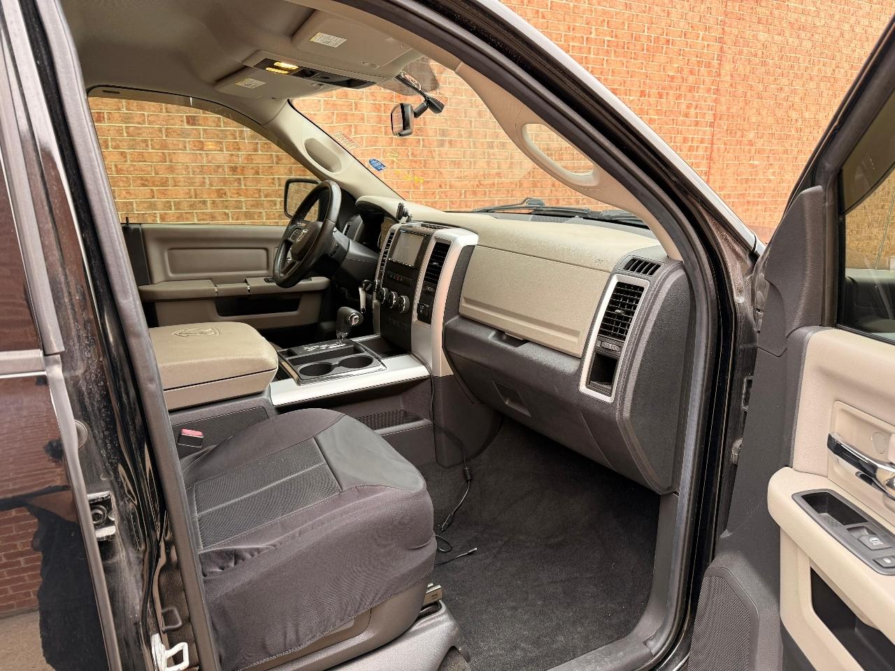 RAM 1500 SLT Crew Cab 4WD 2012