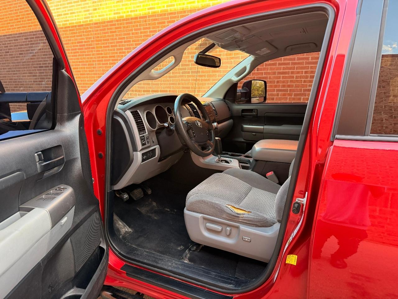 Toyota Tundra Tundra-Grade CrewMax 5.7L FFV 4WD 2013