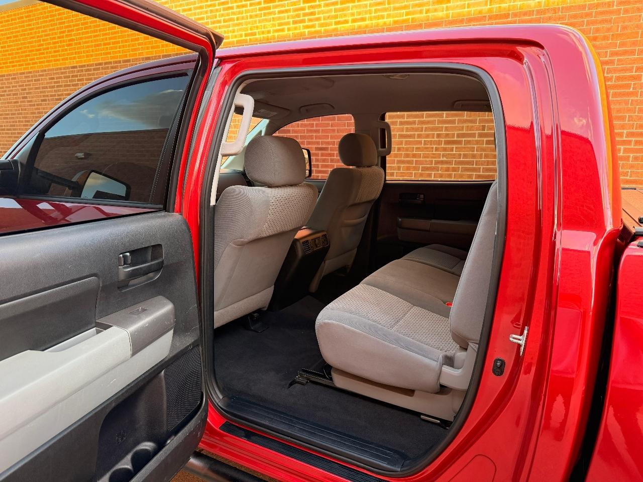 Toyota Tundra Tundra-Grade CrewMax 5.7L FFV 4WD 2013