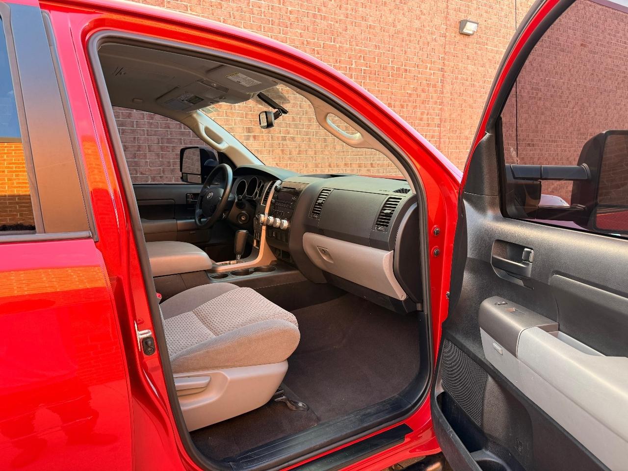 Toyota Tundra Tundra-Grade CrewMax 5.7L FFV 4WD 2013