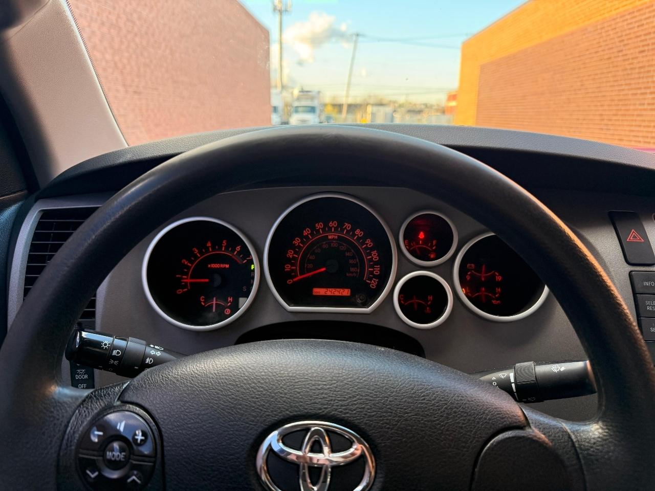 Toyota Tundra Tundra-Grade CrewMax 5.7L FFV 4WD 2013