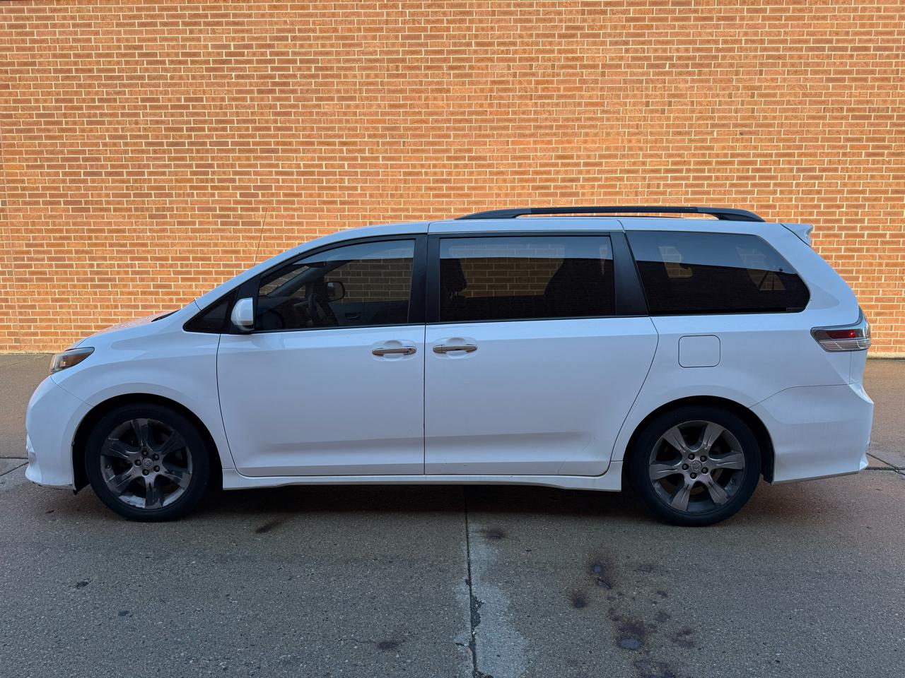 Toyota Sienna FWD 7-Passenger V6 2013
