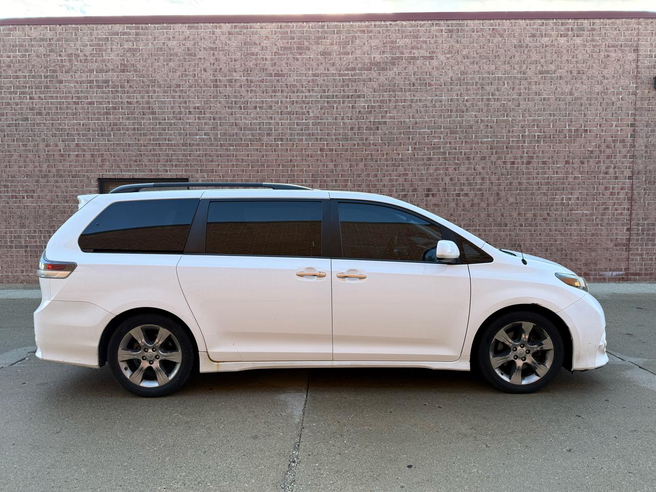 Toyota Sienna FWD 7-Passenger V6 2013