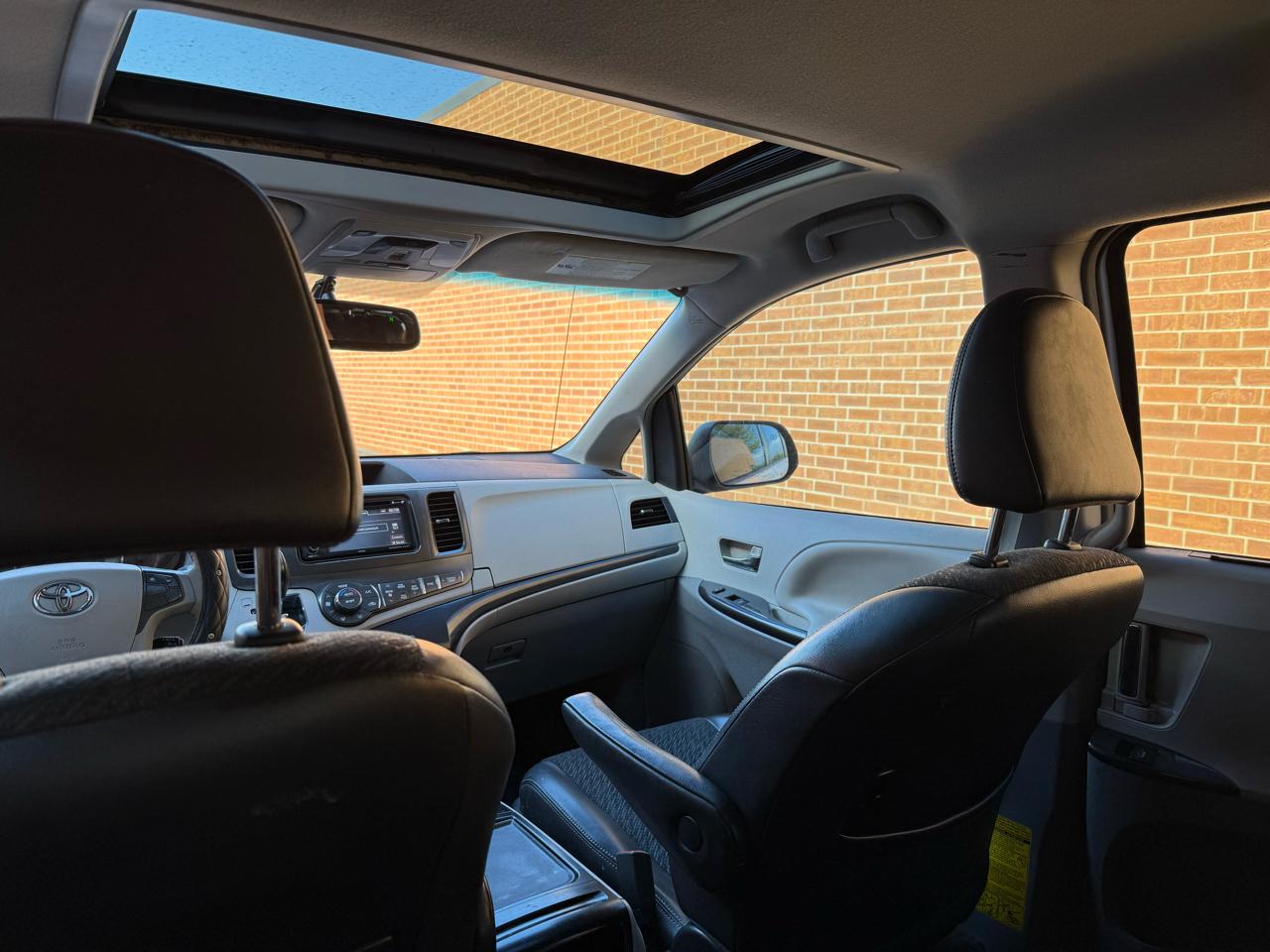 Toyota Sienna FWD 7-Passenger V6 2013