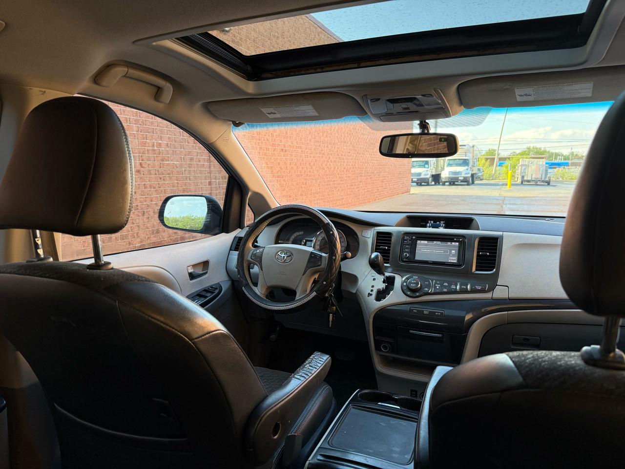 Toyota Sienna FWD 7-Passenger V6 2013
