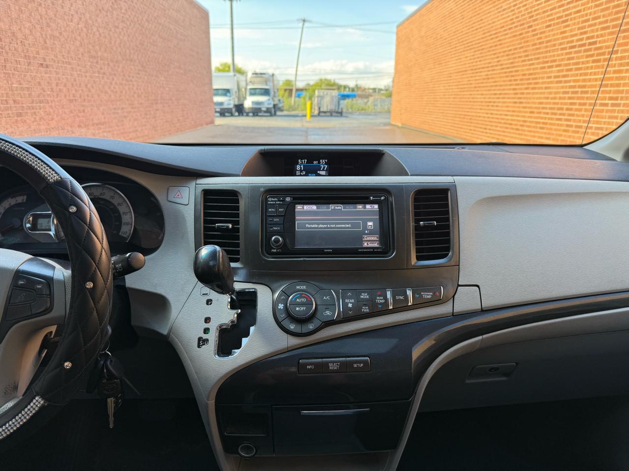 Toyota Sienna FWD 7-Passenger V6 2013