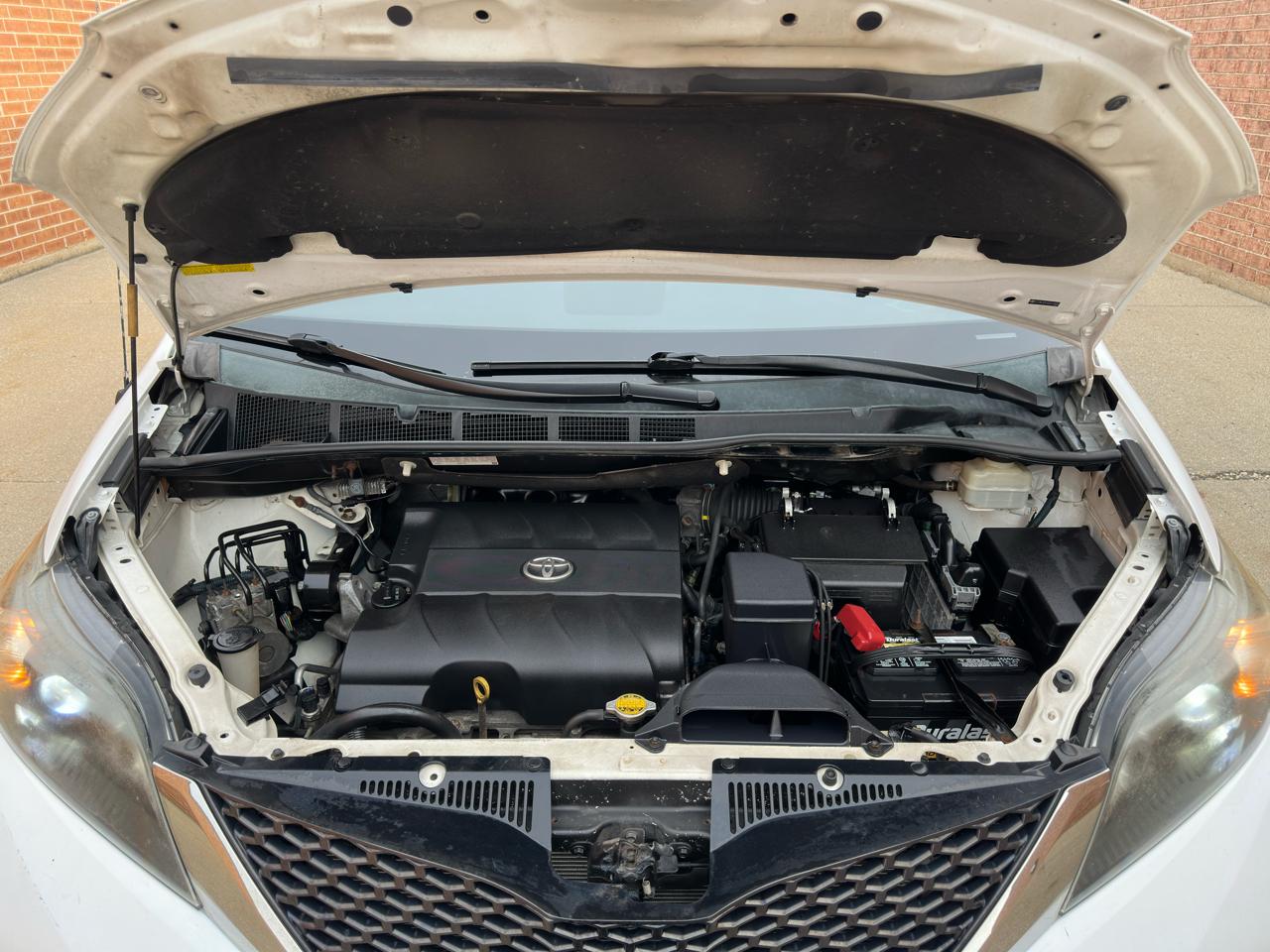 Toyota Sienna FWD 7-Passenger V6 2013