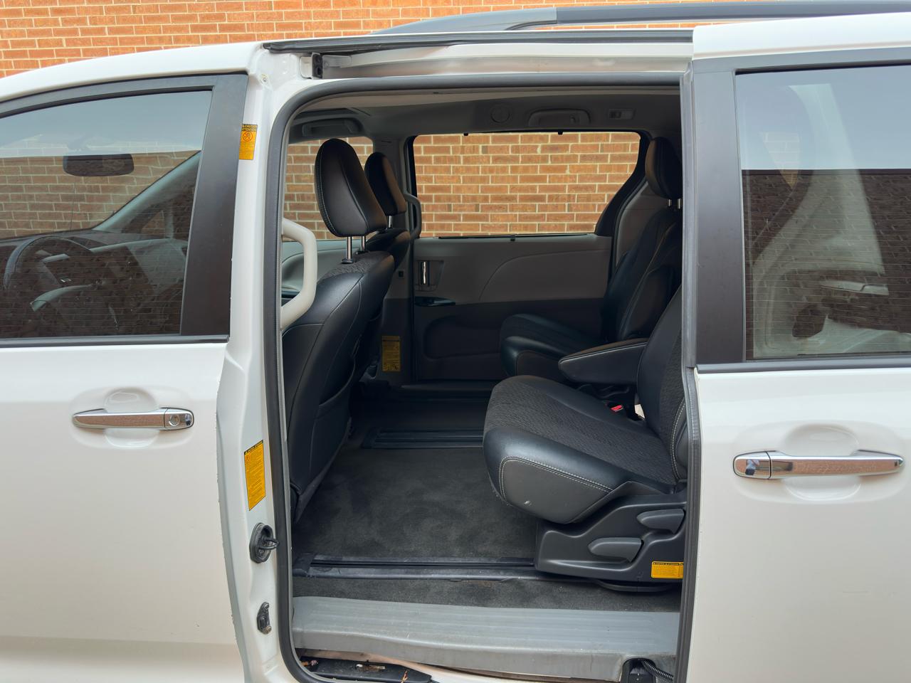 Toyota Sienna FWD 7-Passenger V6 2013