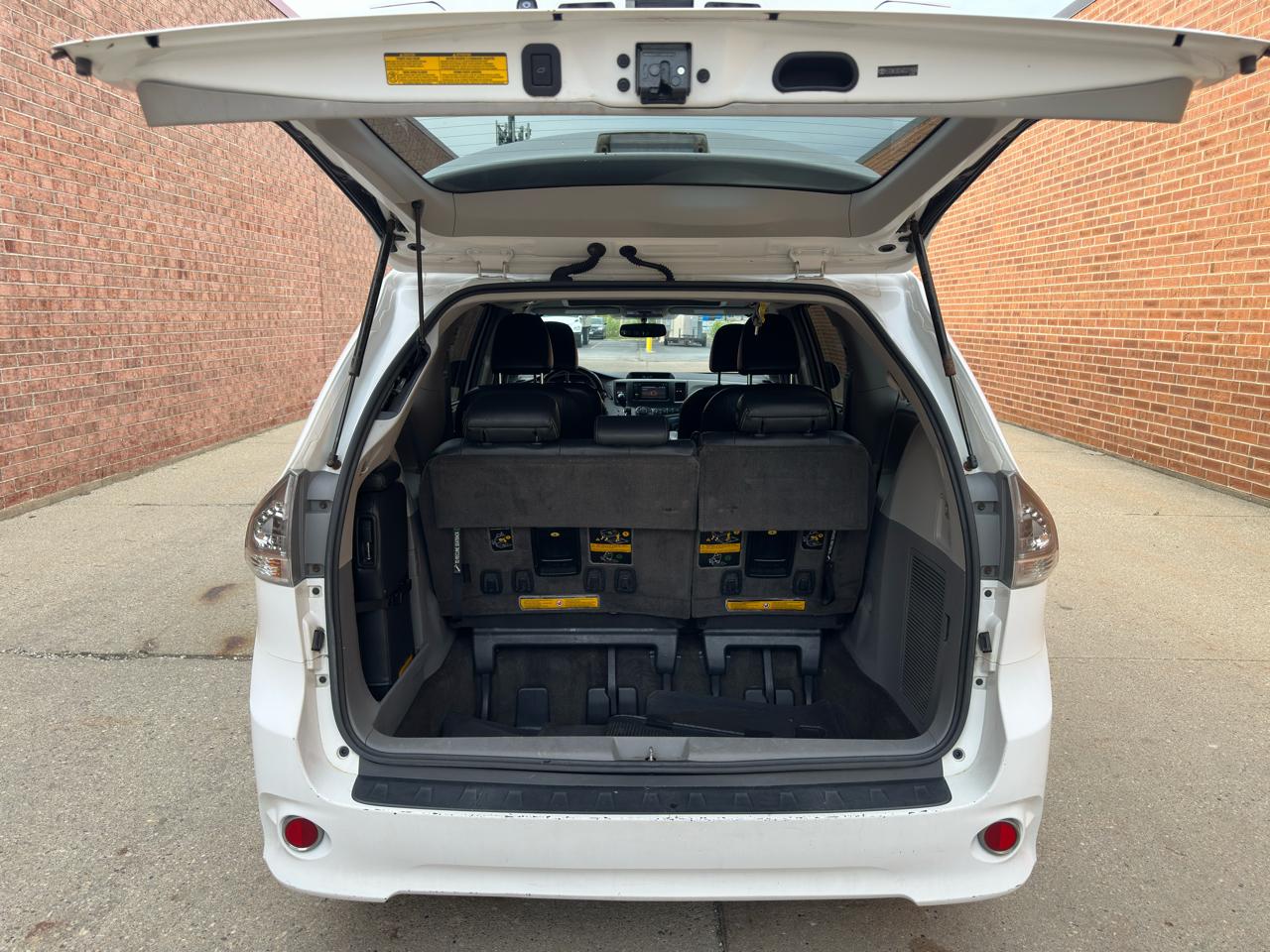 Toyota Sienna FWD 7-Passenger V6 2013