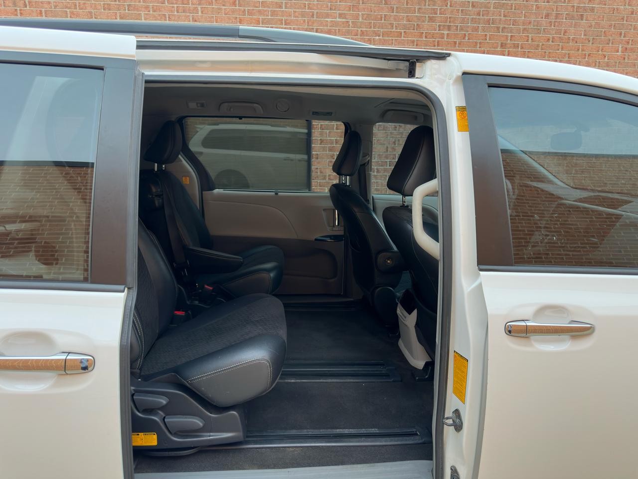 Toyota Sienna FWD 7-Passenger V6 2013