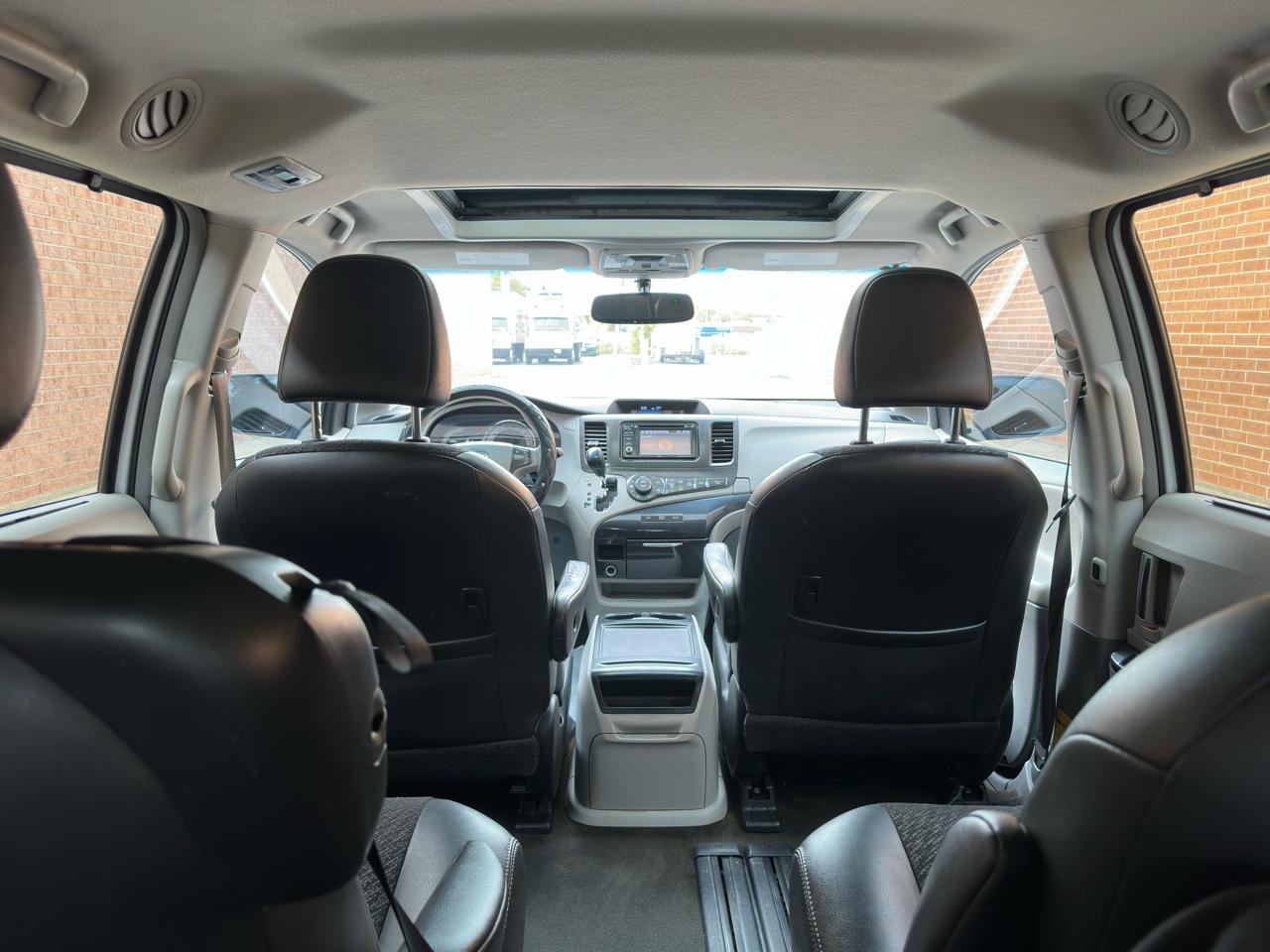 Toyota Sienna FWD 7-Passenger V6 2013