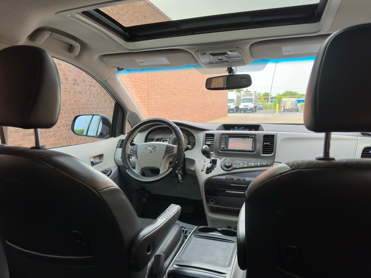 Toyota Sienna FWD 7-Passenger V6 2013