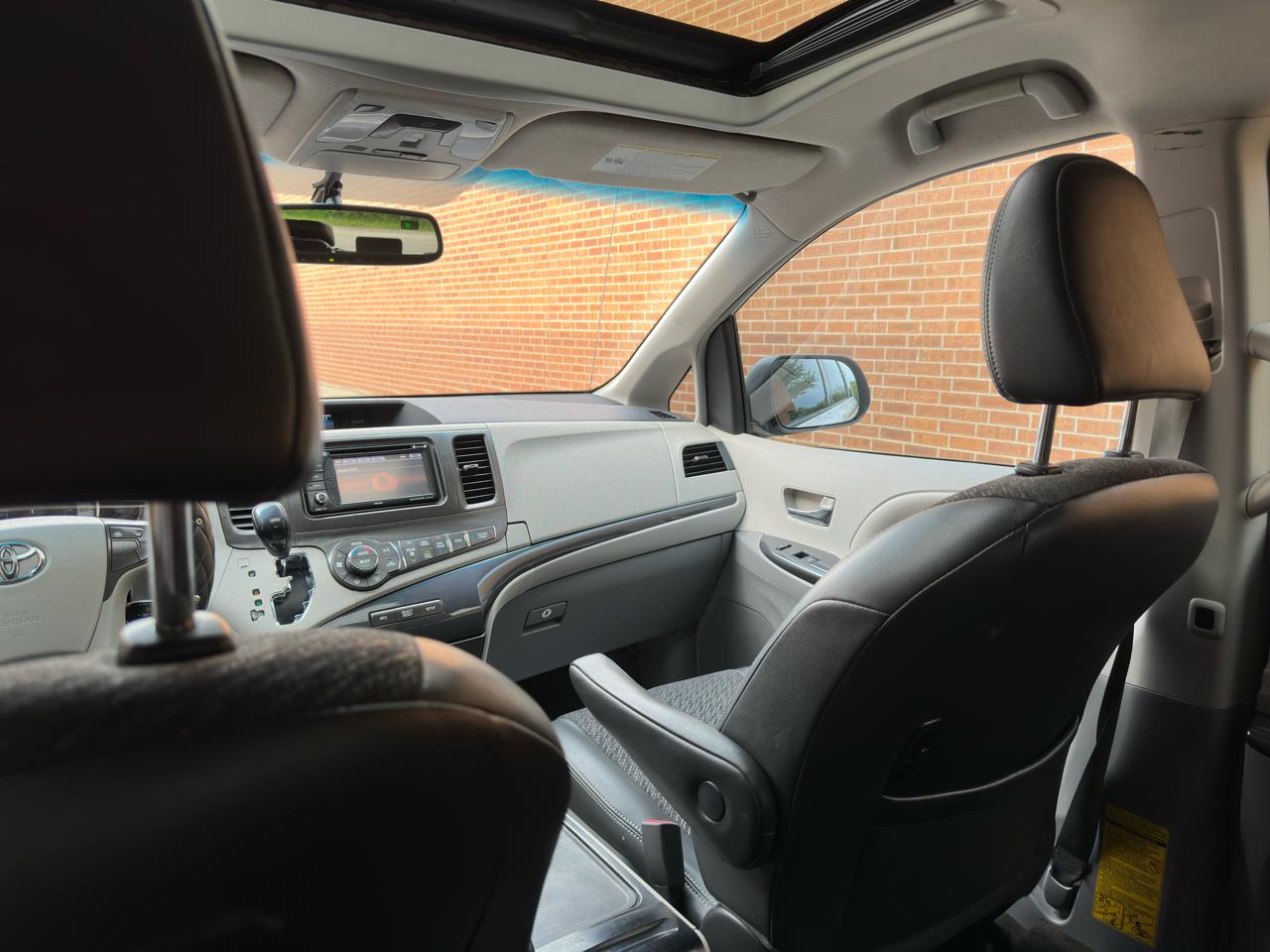 Toyota Sienna FWD 7-Passenger V6 2013